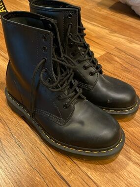 Dr. Martens 8-eye Boots Black Leather Womans Size 7 Docs Air Wair